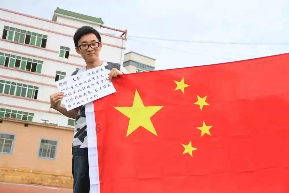 随处可见的椰子在工艺大师手里华丽转身，成为独具海南特色的椰雕