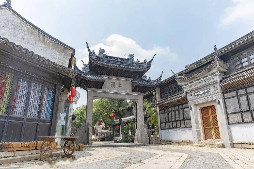 双人跨栏赛跑